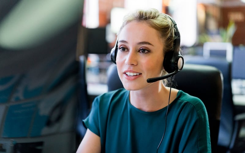 Woman_customer_agent_Dynava